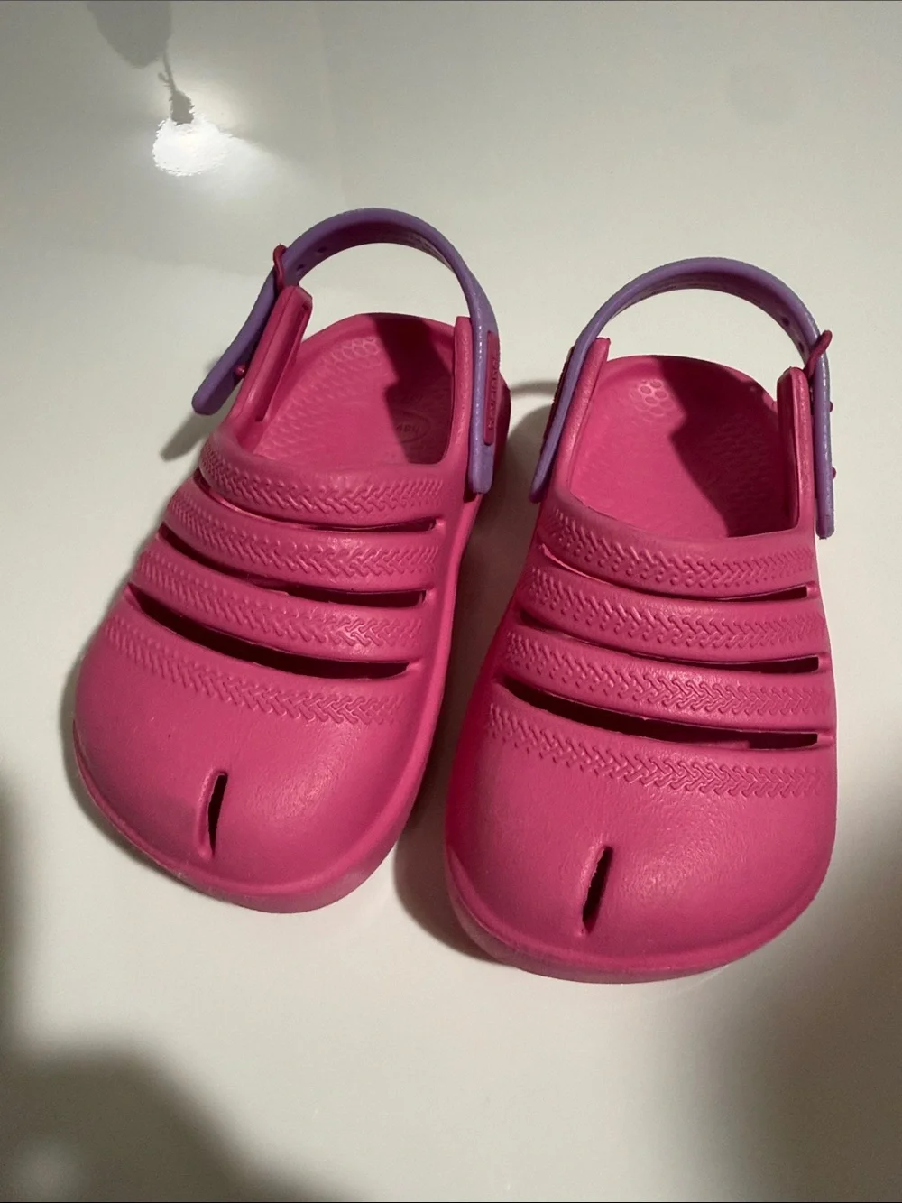 Havaianas Bright Pink Kids Sandals with Lavender Heel Straps Sz 9C
